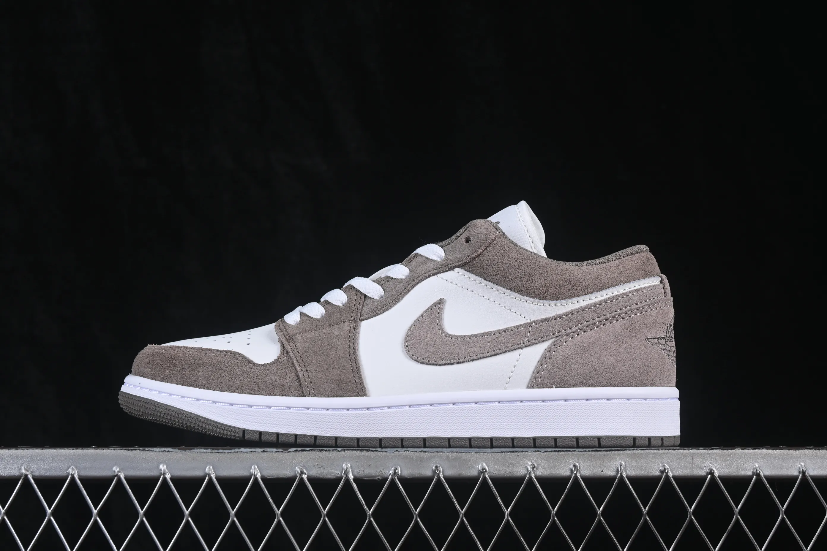 All categories Air Jordan Jordan series basketball shoes Air Jordan 1 Low G version pure original Air Jordan 1 Low AJ1 Joe 1 white gray low-top retro culture basketball shoes 553558-046